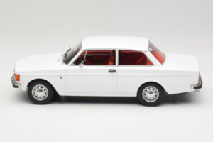 Volvo 142 Biały MCG 1:18 MCG18445 Metal — zdjęcie 3 z 6