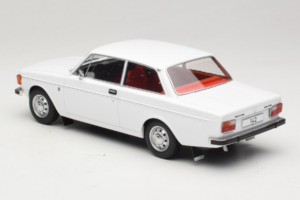 Volvo 142 Biały MCG 1:18 MCG18445 Metal — zdjęcie 5 z 6