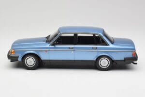 Volvo 240 GL Niebieski Metalik Minichamps 1:18 155171404 Metal — zdjęcie 3 z 6