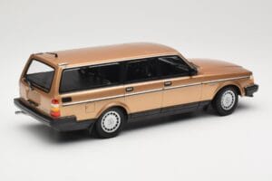Volvo 240 GL Kombi Gold Metallic Minichamps 1:18 155171415 Metal — zdjęcie 2 z 6