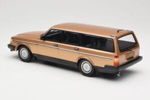 Volvo 240 GL Kombi Gold Metallic Minichamps 1:18 155171415 Metal — zdjęcie 5 z 6
