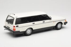 Volvo 240 GL Kombi Biały Minichamps 1:18 155171412 Metal — zdjęcie 2 z 6