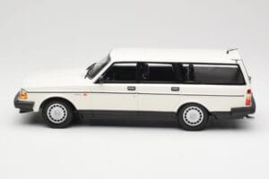 Volvo 240 GL Kombi Biały Minichamps 1:18 155171412 Metal — zdjęcie 3 z 6
