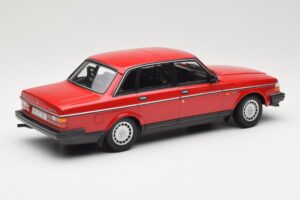 Volvo 240 GL Ciemnoczerwony Minichamps 1:18 166171401 Metal — zdjęcie 2 z 6