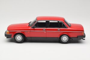 Volvo 240 GL Ciemnoczerwony Minichamps 1:18 166171401 Metal — zdjęcie 3 z 6