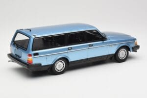 Volvo 240 GL Estate Blue Metallic Minichamps 1:18 155171414 Metal — zdjęcie 2 z 6