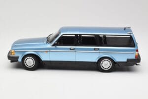 Volvo 240 GL Estate Blue Metallic Minichamps 1:18 155171414 Metal — zdjęcie 3 z 6