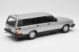Volvo 240 GL Estate Srebrny Minichamps 1:18 155171416 Metal — zdjęcie 2 z 6