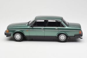 Volvo 240 GL Zielony Metalik Minichamps 1:18 155171400 Metal — zdjęcie 3 z 6