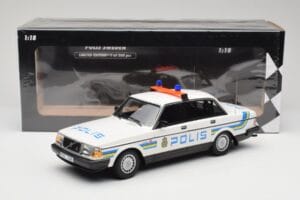 Volvo 240 GL Polis Sweden Minichamps 1:18 155171490 Metal — zdjęcie 6 z 6