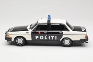 Volvo 240 GL Politi Norway Czarny Minichamps 1:18 155171496 Metal — zdjęcie 3 z 6