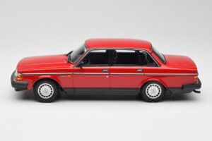 Volvo 240 GL Czerwony Minichamps 1:18 155171401 Metal — zdjęcie 3 z 6
