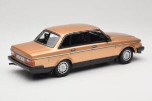 Volvo 240 GL Złoty Minichamps 1:18 155171405 Metal — zdjęcie 2 z 6