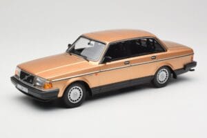 Volvo 240 GL Złoty Minichamps 1:18 155171405 Metal