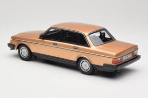 Volvo 240 GL Złoty Minichamps 1:18 155171405 Metal — zdjęcie 5 z 6
