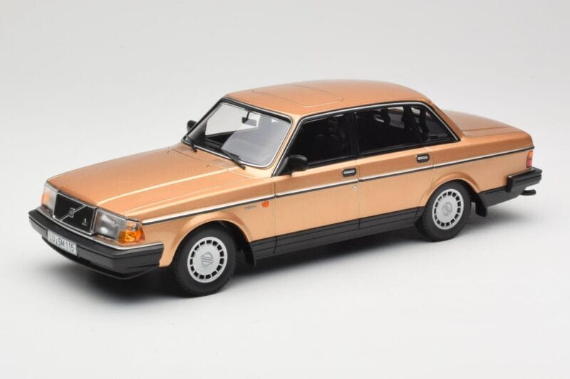 Volvo 240 GL Złoty Minichamps 1:18 155171405 Metal
