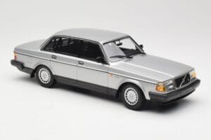 Volvo 240 GL Srebrny Minichamps 1:18 155171408 Metal — zdjęcie 4 z 6