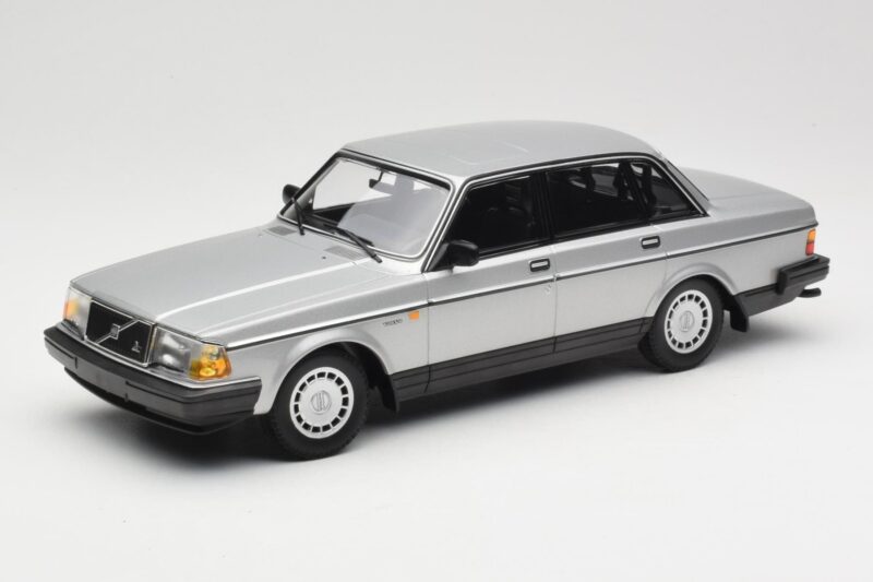 Volvo 240 GL Srebrny Minichamps 1:18 155171408 Metal