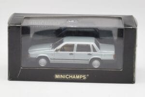 Volvo 240 GL Srebrny Metalik Minichamps 1:43 940171402 Metal — zdjęcie 4 z 4