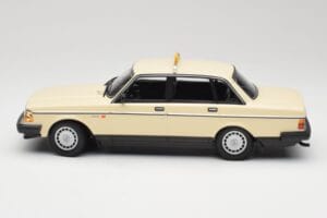 Volvo 240 GL Taxi Minichamps 1:18 155171494 Metal — zdjęcie 3 z 6