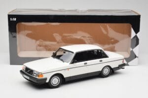 Volvo 240 GL Biały Minichamps 1:18 155171402 Metal — zdjęcie 6 z 6