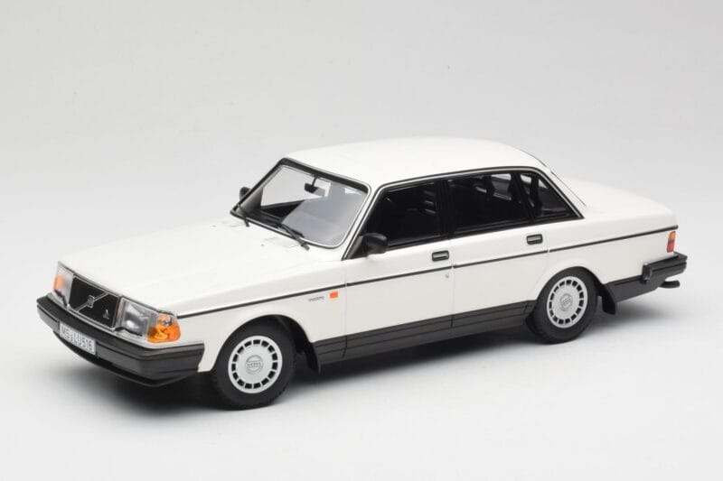 Volvo 240 GL Biały Minichamps 1:18 155171402 Metal
