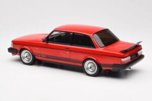 Volvo 240 Turbo Czerwony Custom IXO 1:18 18CMC177 Metal — zdjęcie 5 z 5