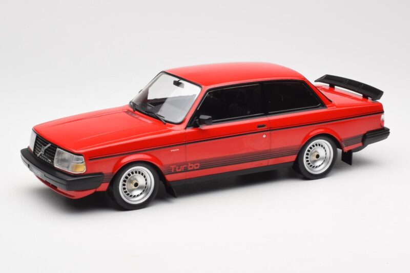 Volvo 240 Turbo Czerwony Custom IXO 1:18 18CMC177 Metal