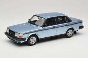 Volvo 244 Turbo Jasnoniebieski DNA 1:18 DNA000135 Metal
