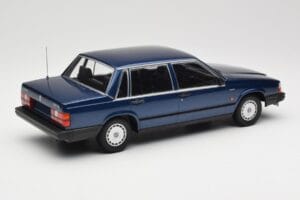 Volvo 740 GL Dark Blue Metallic Minichamps 1:18 155171701 Metal — zdjęcie 2 z 6