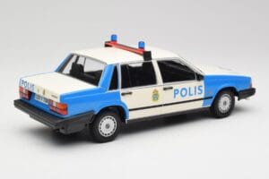 Volvo 740 GL Szwedzka Policja Minichamps 1:18 155171791 Metal — zdjęcie 2 z 6