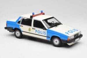 Volvo 740 GL Szwedzka Policja Minichamps 1:18 155171791 Metal — zdjęcie 4 z 6