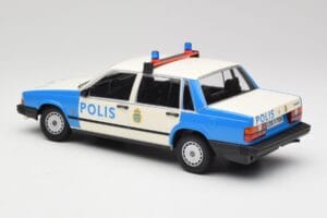 Volvo 740 GL Szwedzka Policja Minichamps 1:18 155171791 Metal — zdjęcie 5 z 6