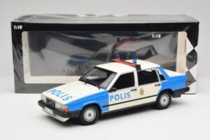 Volvo 740 GL Szwedzka Policja Minichamps 1:18 155171791 Metal — zdjęcie 6 z 6