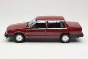 Volvo 740 GL Czerwony Minichamps 1:18 155171704 Metal — zdjęcie 3 z 6