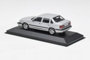 Volvo 850 Srebrny Minichamps 1:43 430171402 Metal — zdjęcie 3 z 4