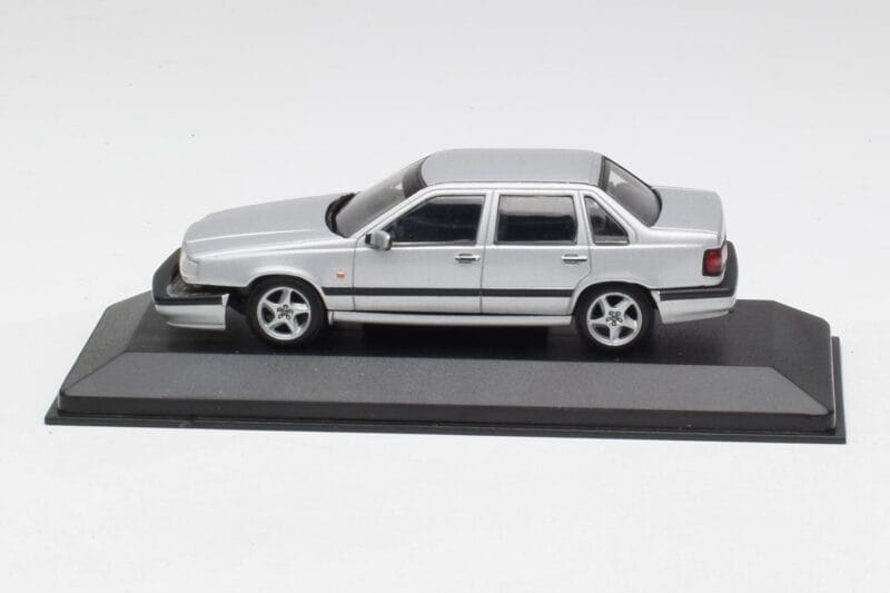 Volvo 850 Srebrny Minichamps 1:43 430171402 Metal