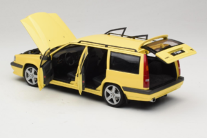 Volvo 850 T-5R Kombi Cream Yellow AUTOart 1:18 79506 Metal — zdjęcie 5 z 8