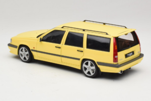 Volvo 850 T-5R Kombi Cream Yellow AUTOart 1:18 79506 Metal — zdjęcie 7 z 8