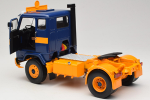 Volvo F88 Ciemny Niebieski Żółty MCG 1:18 MCG18140 Metal — zdjęcie 5 z 8