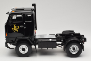Volvo F88 John Player Special Black MCG 1:18 MCG18217 Metal — zdjęcie 4 z 8