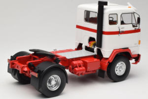 Volvo F88 Biały Czerwony MCG 1:18 MCG18141 Metal — zdjęcie 3 z 8