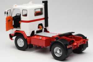 Volvo F88 Biały Czerwony MCG 1:18 MCG18141 Metal — zdjęcie 5 z 8