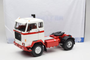Volvo F88 Biały Czerwony MCG 1:18 MCG18141 Metal — zdjęcie 8 z 8