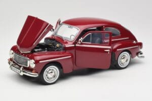 Volvo PV544 Cherry Red Revell 1:18 08887 Metal — zdjęcie 2 z 8