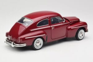 Volvo PV544 Cherry Red Revell 1:18 08887 Metal — zdjęcie 3 z 8