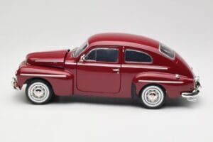 Volvo PV544 Cherry Red Revell 1:18 08887 Metal — zdjęcie 4 z 8