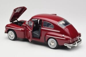 Volvo PV544 Cherry Red Revell 1:18 08887 Metal — zdjęcie 5 z 8