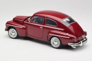 Volvo PV544 Cherry Red Revell 1:18 08887 Metal — zdjęcie 7 z 8