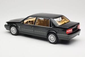 Volvo S90 Royal Green DNA 1:18 DNA000090 Metal — zdjęcie 5 z 6